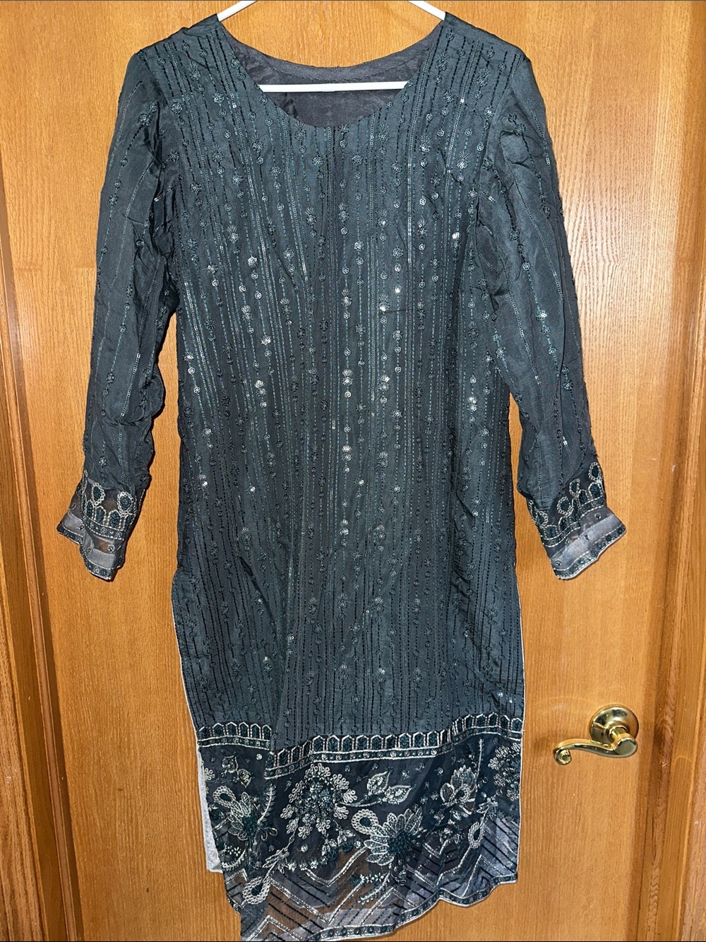 Pakistani Shalwar Kameez